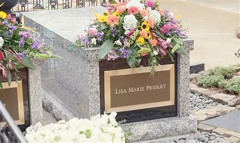 lisa presley grave at graceland